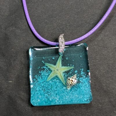 Kette mit Meeresmotiv