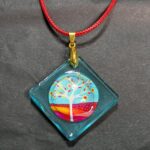 Kette mit Muggelstein Baum weiß mit roten Blättern