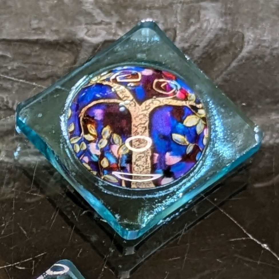 Kette mit Muggelstein Baum mit blau/lila Hintergrund – Bild 2