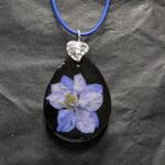 Halskette mit "Lilac Flower"
