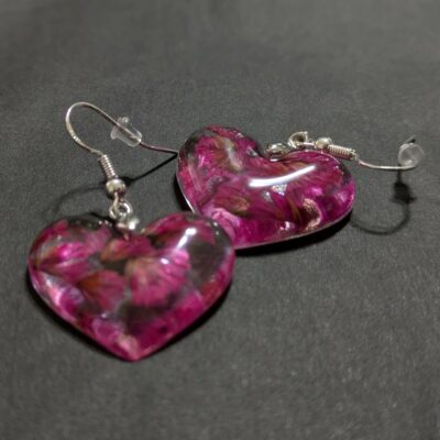 Set Halskette und Ohrringe in Herzform mit rosa Blüten – Bild 6