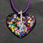 Halskette mit Einhorn und buntem Glitzer
