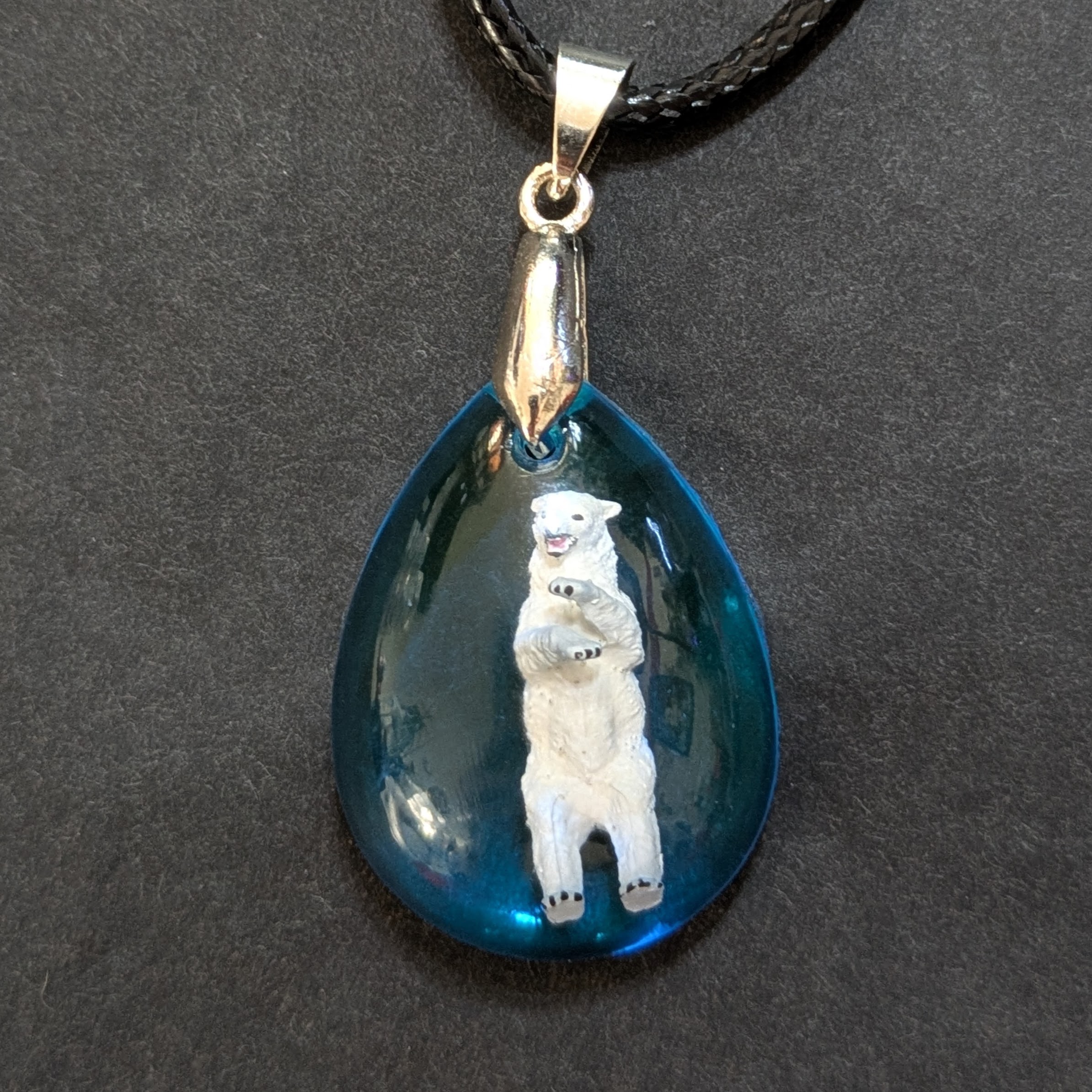 Halskette "aufrechter Eisbär"