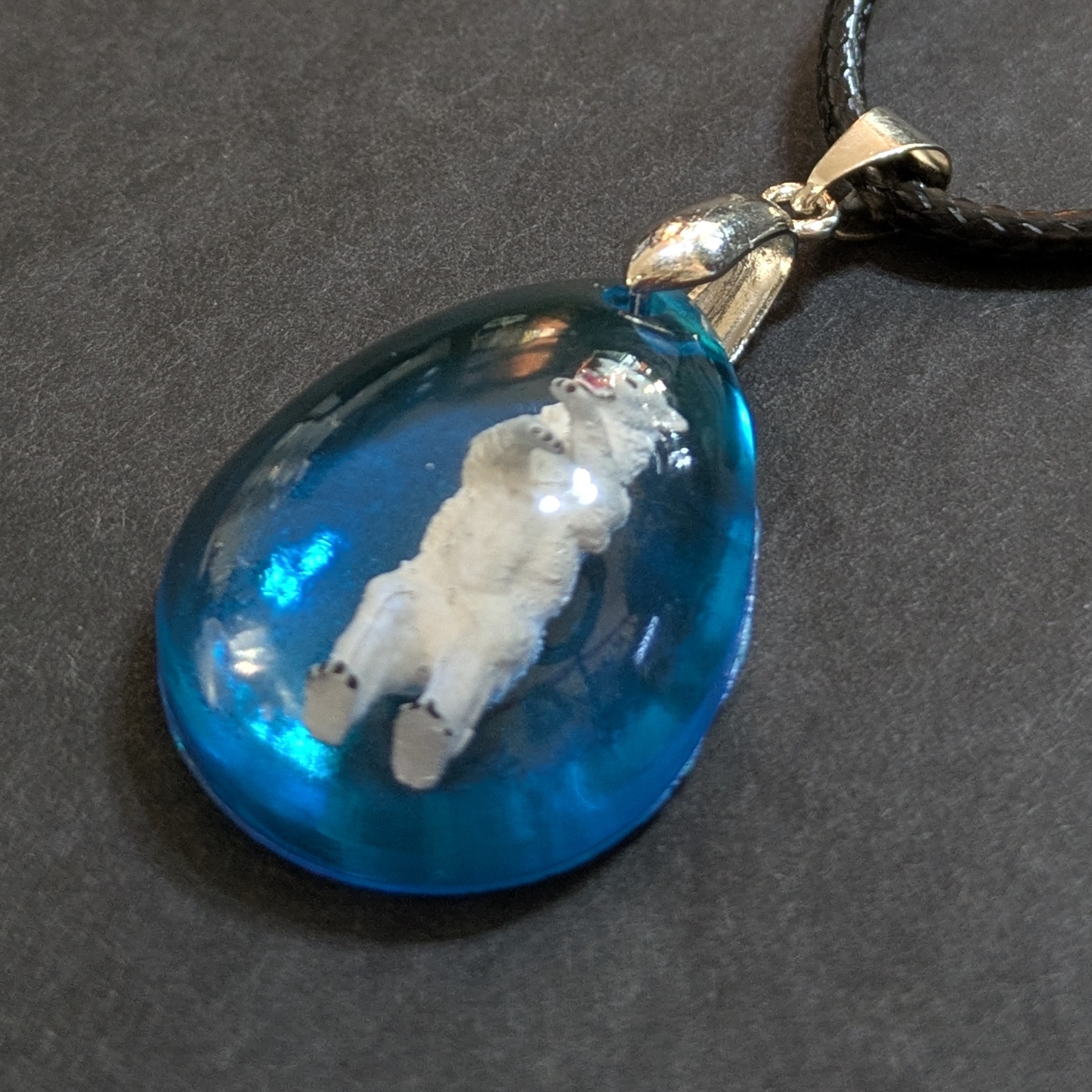 Halskette "aufrechter Eisbär" – Bild 3